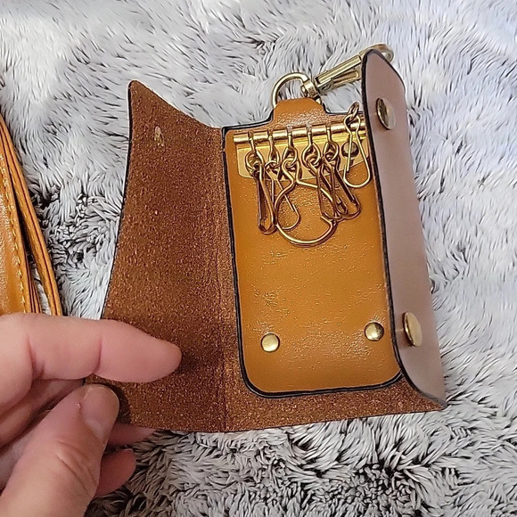 NWOT 4 piece set - Picture 4 of 5